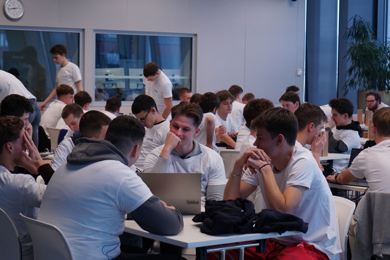 Dijaki vsako leto bolj navdušijo na hekatonu saj so njihove ideje vsakič na višji ravni