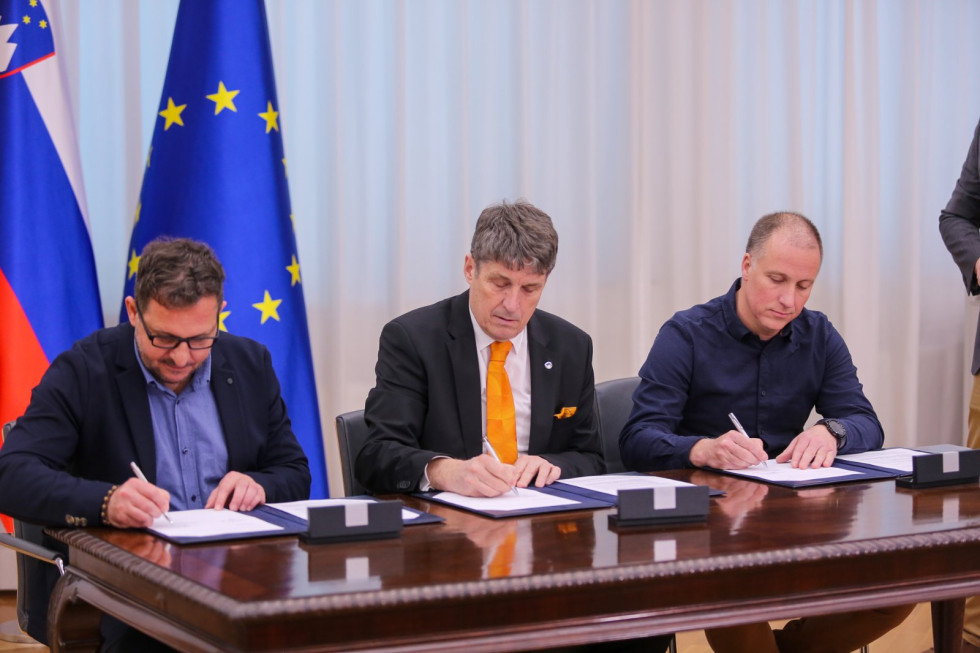 podpis sporazuma spin