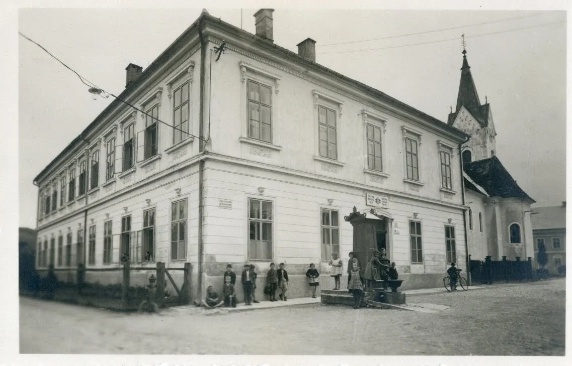 knjiznica brezice 80 let iz solske ucilnice 1