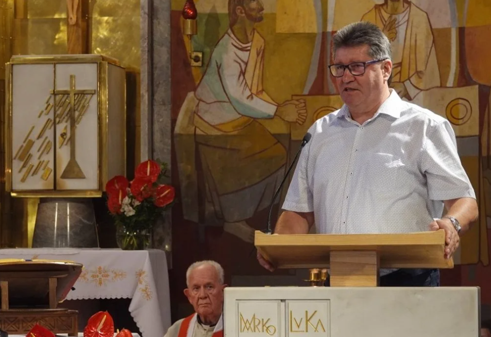 molan-slomskov-dom-1.jpeg