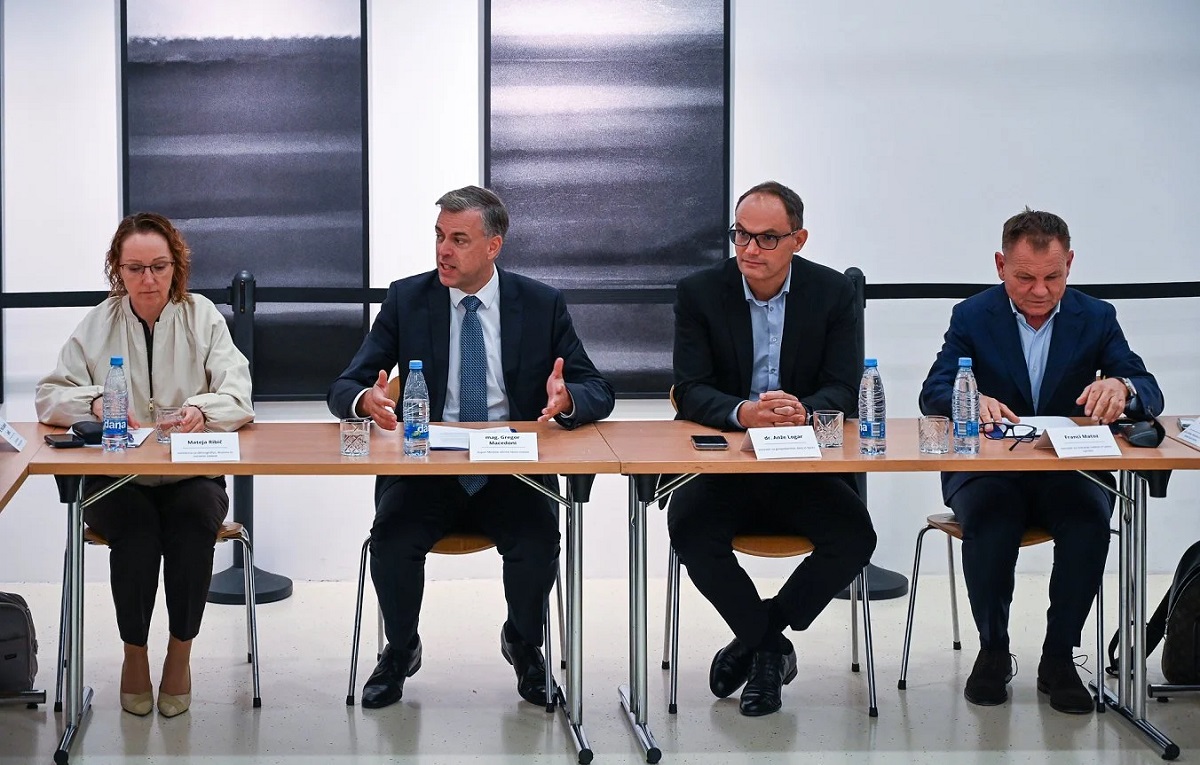 ministra in zupan nm