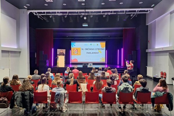 otroski-parlament-brezice-2026-03CC5758C2-3675-AE34-5B42-D7EBFA5275A2.jpg