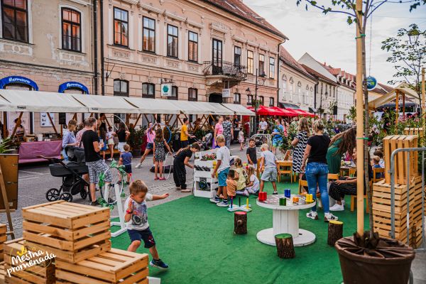 mestna-promenada_zeleni-koticek-za-otroke_luka-rudmanC323A74C-18E4-4B62-B00E-054C15B13EA1.jpg