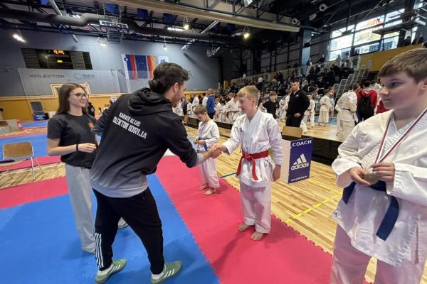 karate-klub-radece-1657401AD6-A017-6C3D-9F89-D096434B33CD.jpg