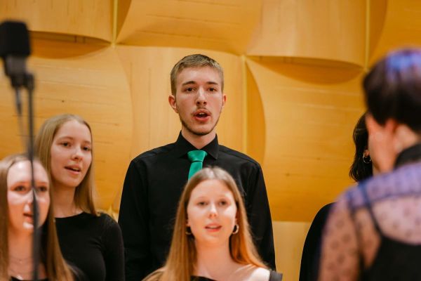 mesani-pevski-zbor-gimnazija-brezice-4C30A2DCB-8D35-06E9-642A-CBE579C1BDB8.jpg