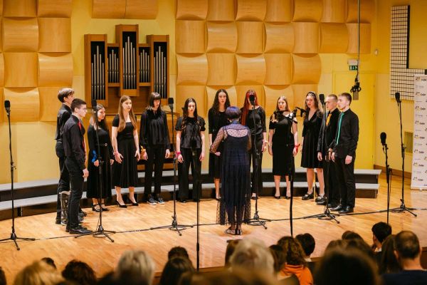 mesani-pevski-zbor-gimnazija-brezice-57C61E849-E65B-C260-061A-9DBBF42ECE3B.jpg