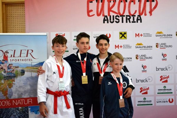 soltek-karate-76C83A419-2CE1-2404-72A3-0D87769BFEF6.jpg