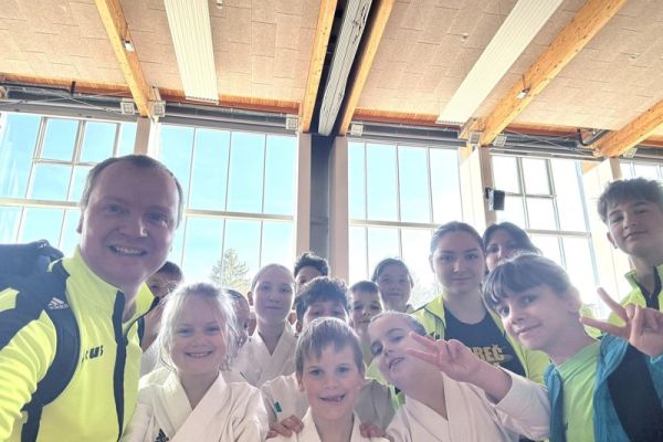 karate-klub-radece-0138EAC295-20D1-CD4B-5A7C-1191BEA863CB.jpg