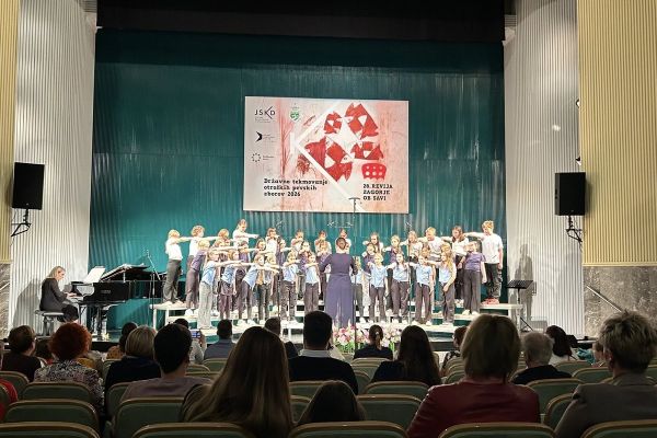 pevski-zbor-os-krsko-52273B9D4-F301-A41F-B228-9BFAE166EB51.jpg