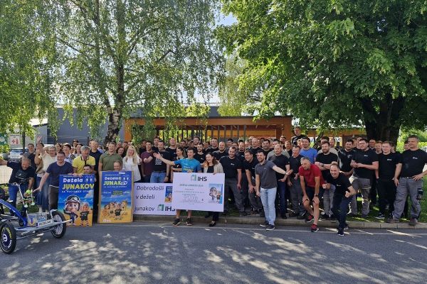 ihs-dobrodelnost-dezela-junakov-0345D4905E-EF5C-1817-4E3D-9EB1D6CDB3B0.jpg