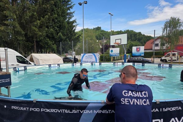 pogled-v-modro-sevnica-09C008E858-1634-3CB3-FCB8-1DFBE6F36D6F.jpg