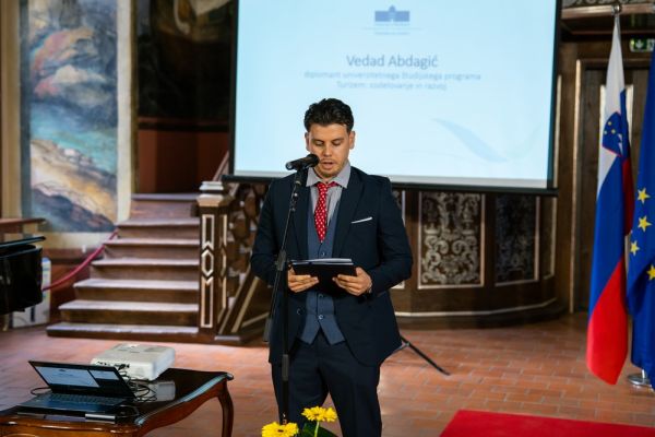 diplomanti-turizem-2026-10F3D63343-1516-52E7-B2B1-CE7D5818C3AC.jpg
