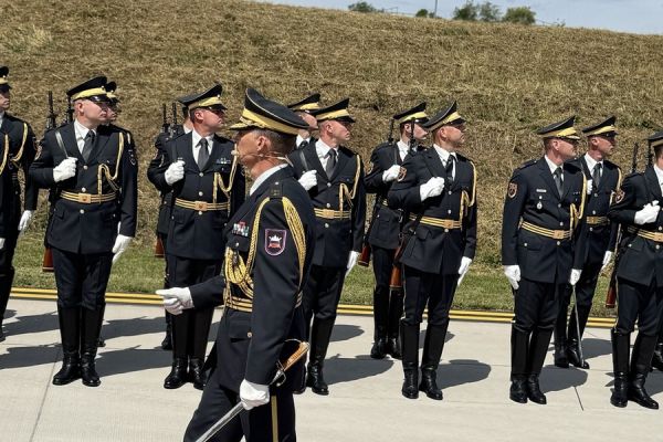 dan-odprtih-vrat-vojasnica-03FB5030E3-8E6B-A7DF-F1B6-B4A3B03331BC.jpg