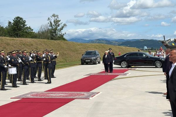 dan-odprtih-vrat-vojasnica-diferencialno-st-2502E9852F-FF83-11E4-982F-234A97FAAFF0.jpg