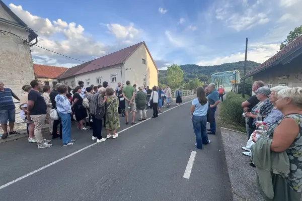 breziski-most-praznuje-0703DF3EEB-DD6F-91DA-F3BE-8E684C793CC1.webp
