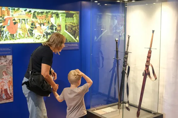 srednjeveski-grad-523EAD789B-0B3C-4715-2179-F8AEF450860D.webp