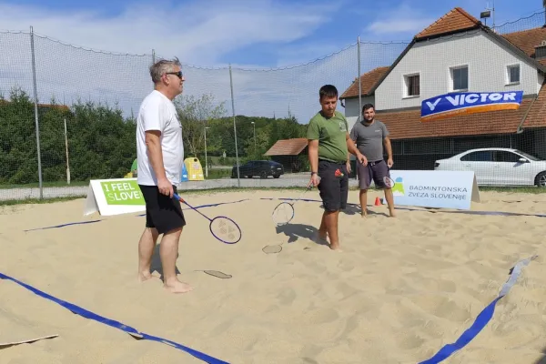 badminton-pisece-0333EBEE84-7EA7-E15D-5058-B825188F16A3.webp