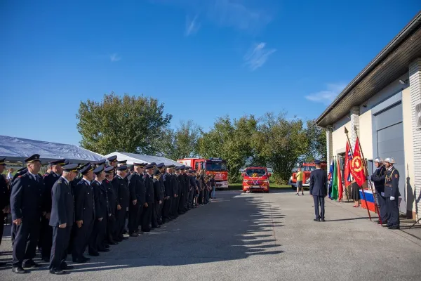 nov-gasilski-avto-veliki-podlog-0935ED8416-9F3B-FAA0-D0E9-2298D1C85AEF.webp