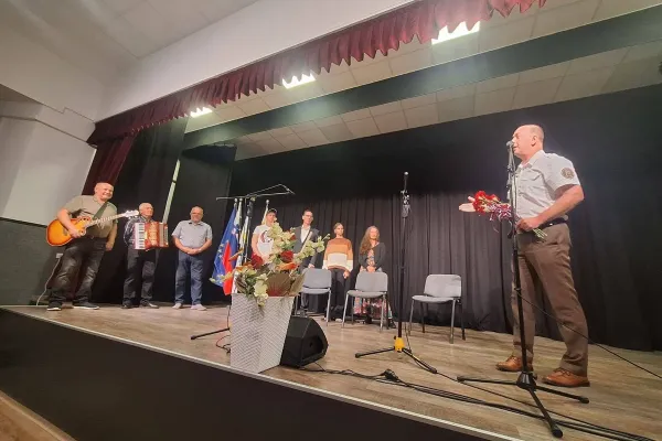 vecer-partizanskih-pesmi-pisece-067E6EC316-1525-BCB4-BD9A-8E1552FD582C.webp