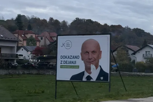unicevanje-plakatov-kerin-janez-01BDC7DB47-C321-BD71-483D-50020F40FFA2.webp