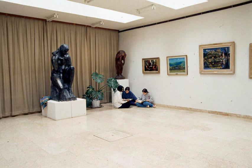 Razstava del Gorjupove galerije v kostanjeviški osnovni šoli leta 1982