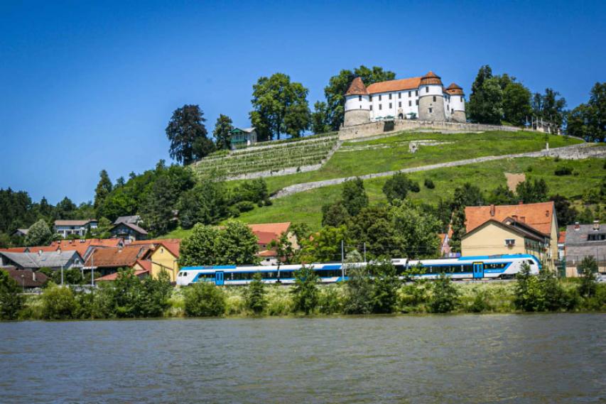 Nov vlak Slovenskih železnic v Sevnici