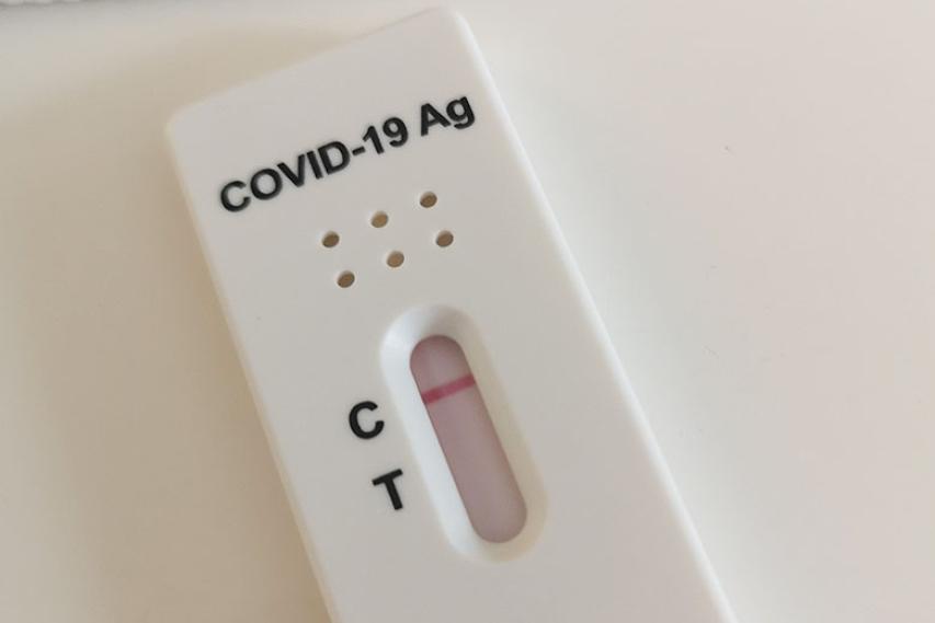 COVID-19, negativen test
